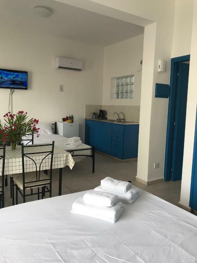 Athinas Court Aparthotel Paphos Buitenkant foto