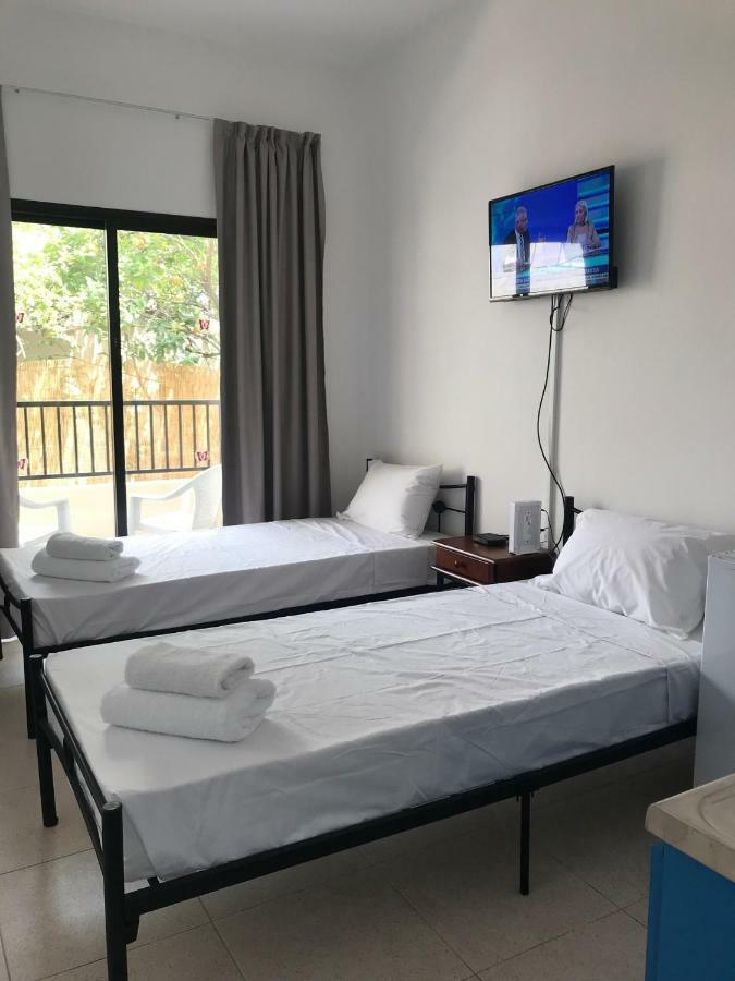 Athinas Court Aparthotel Paphos Buitenkant foto