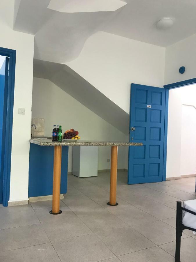 Athinas Court Aparthotel Paphos Buitenkant foto