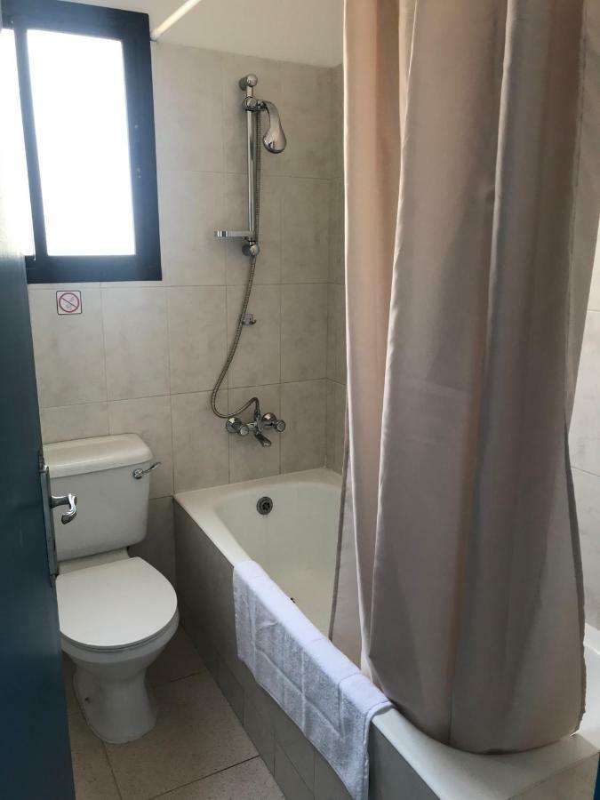 Athinas Court Aparthotel Paphos Buitenkant foto