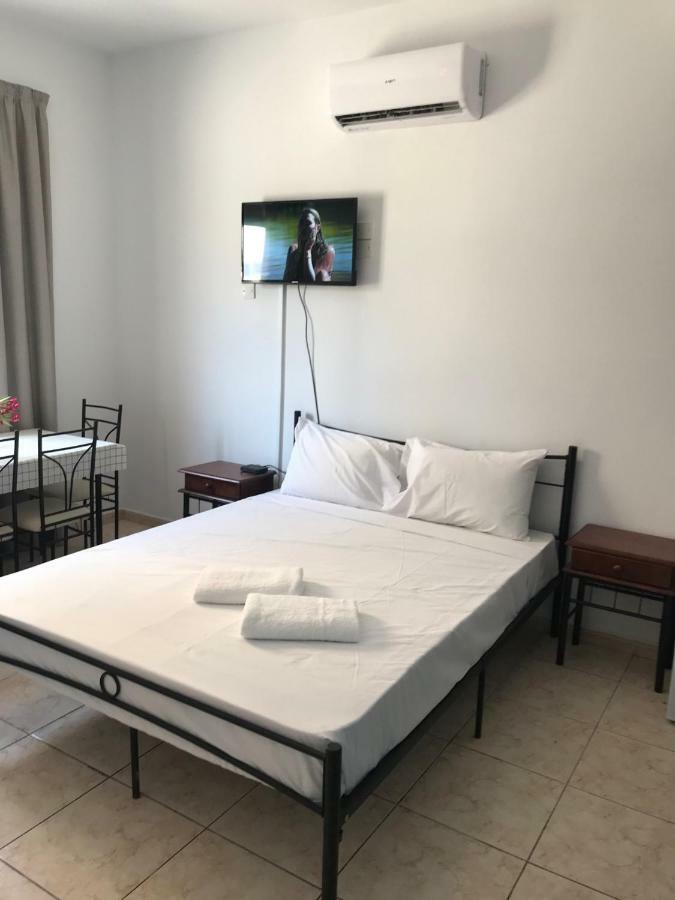 Athinas Court Aparthotel Paphos Buitenkant foto