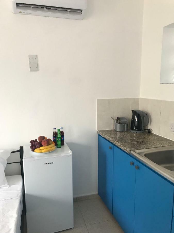 Athinas Court Aparthotel Paphos Buitenkant foto