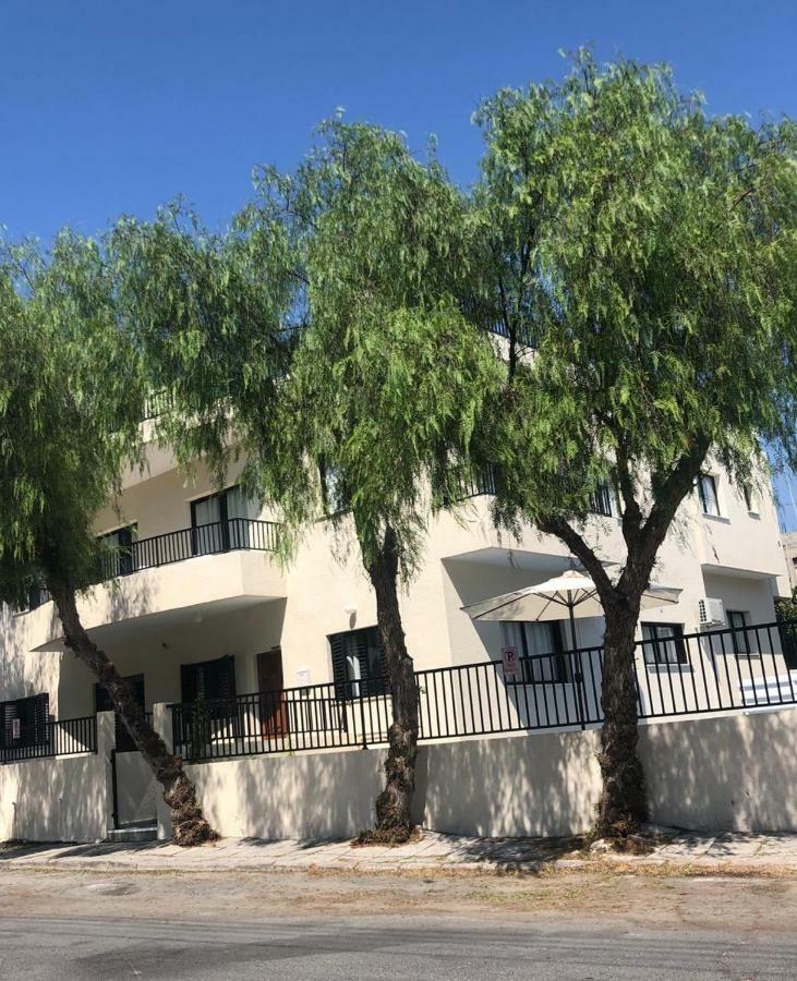 Athinas Court Aparthotel Paphos Buitenkant foto
